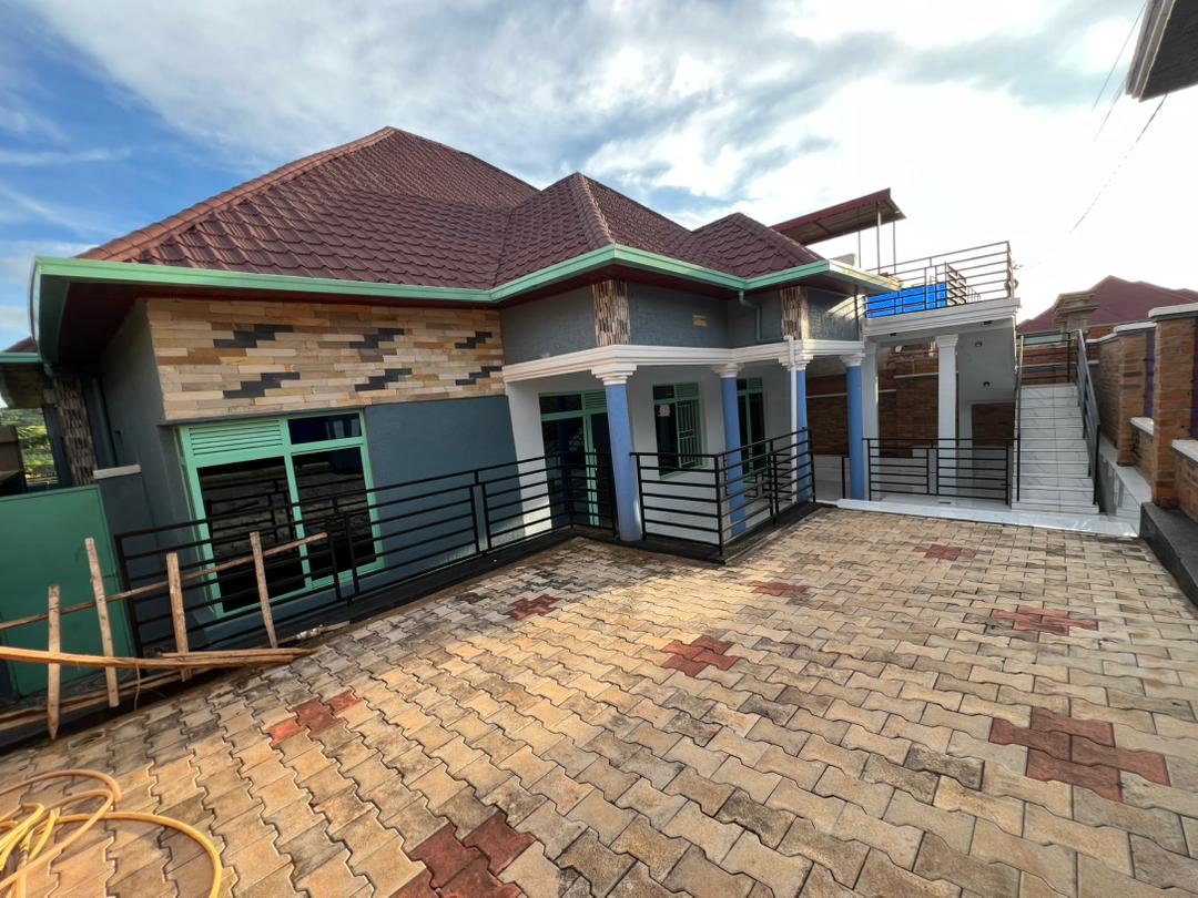 Modern House with Rooftop +Annex  for Sale 