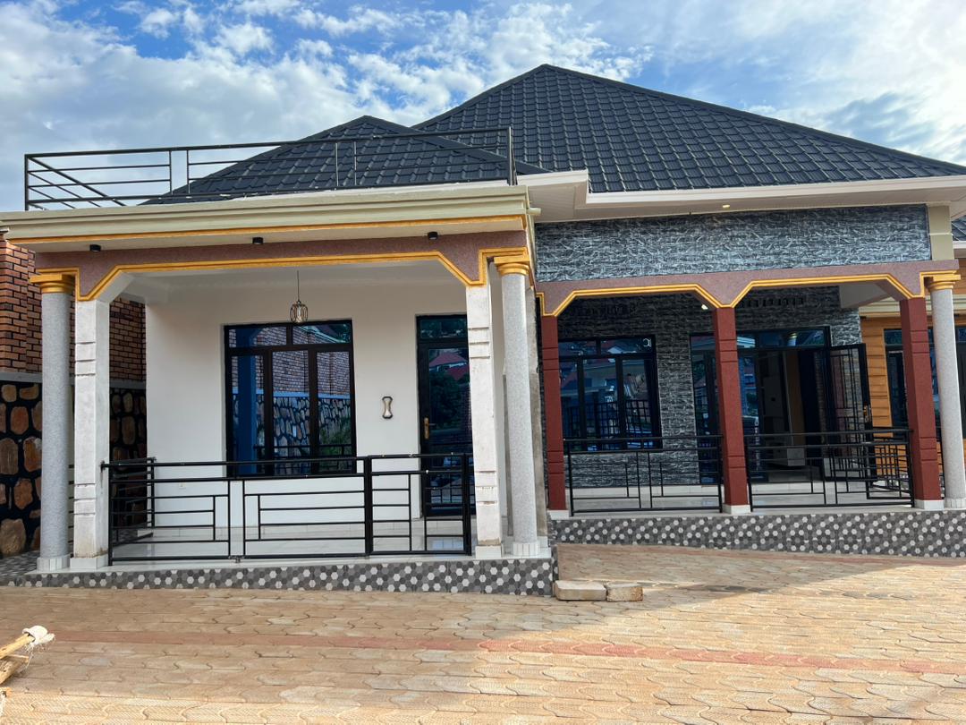 Modern House with Rooftop +Annex for Sale