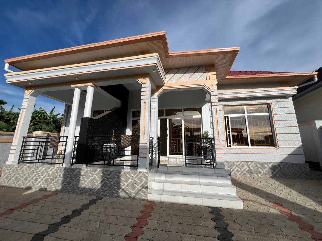 Busanza Rubirizi 4Bedroom House for Sale