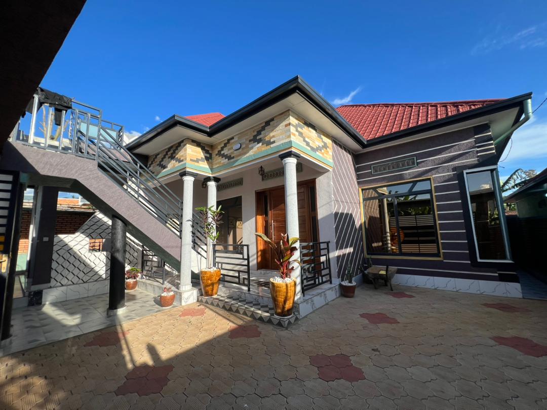   Inzu nziza 4 Bedrooms with Rooftop & Parking 