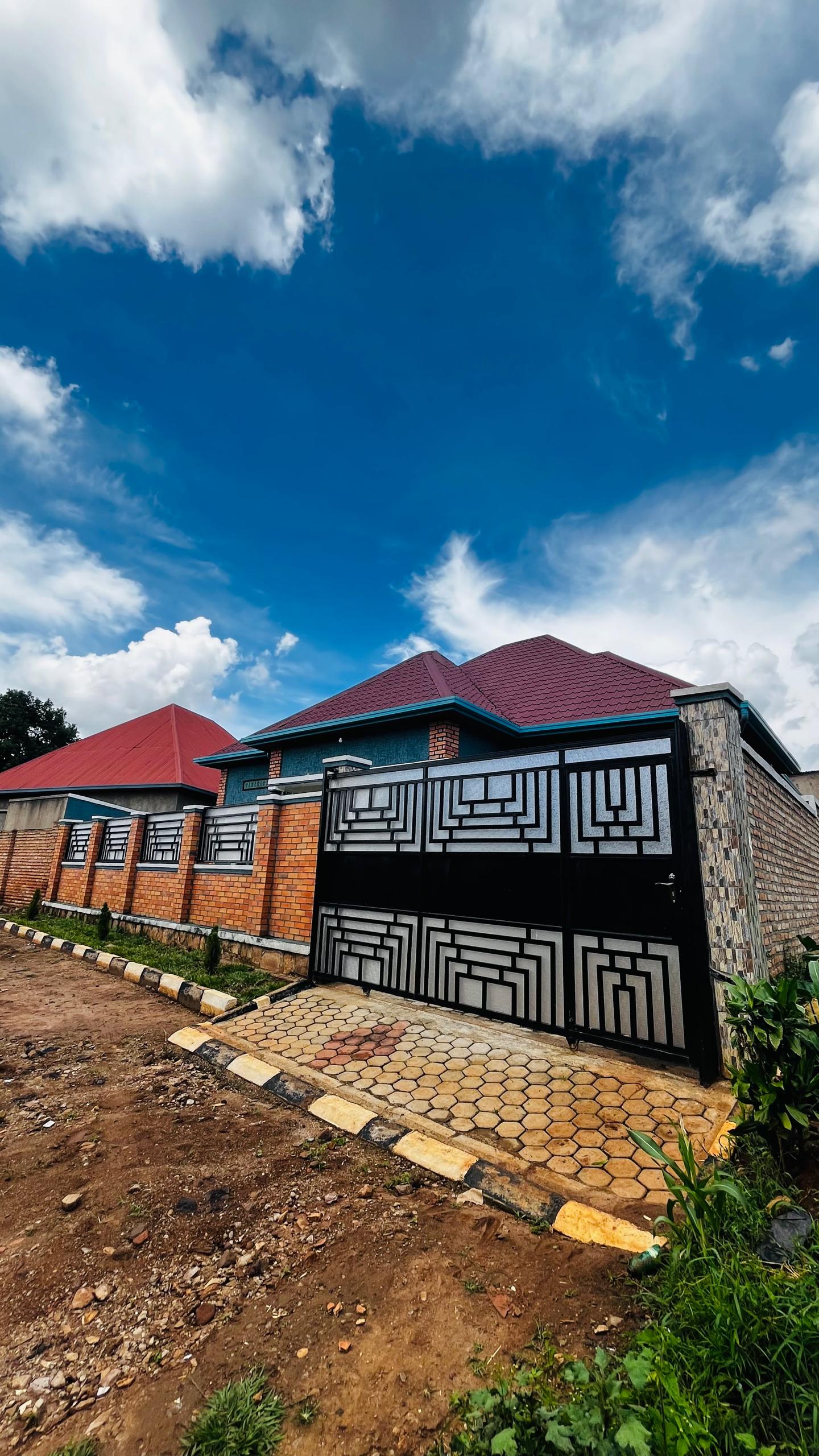  4 Bedrooms House